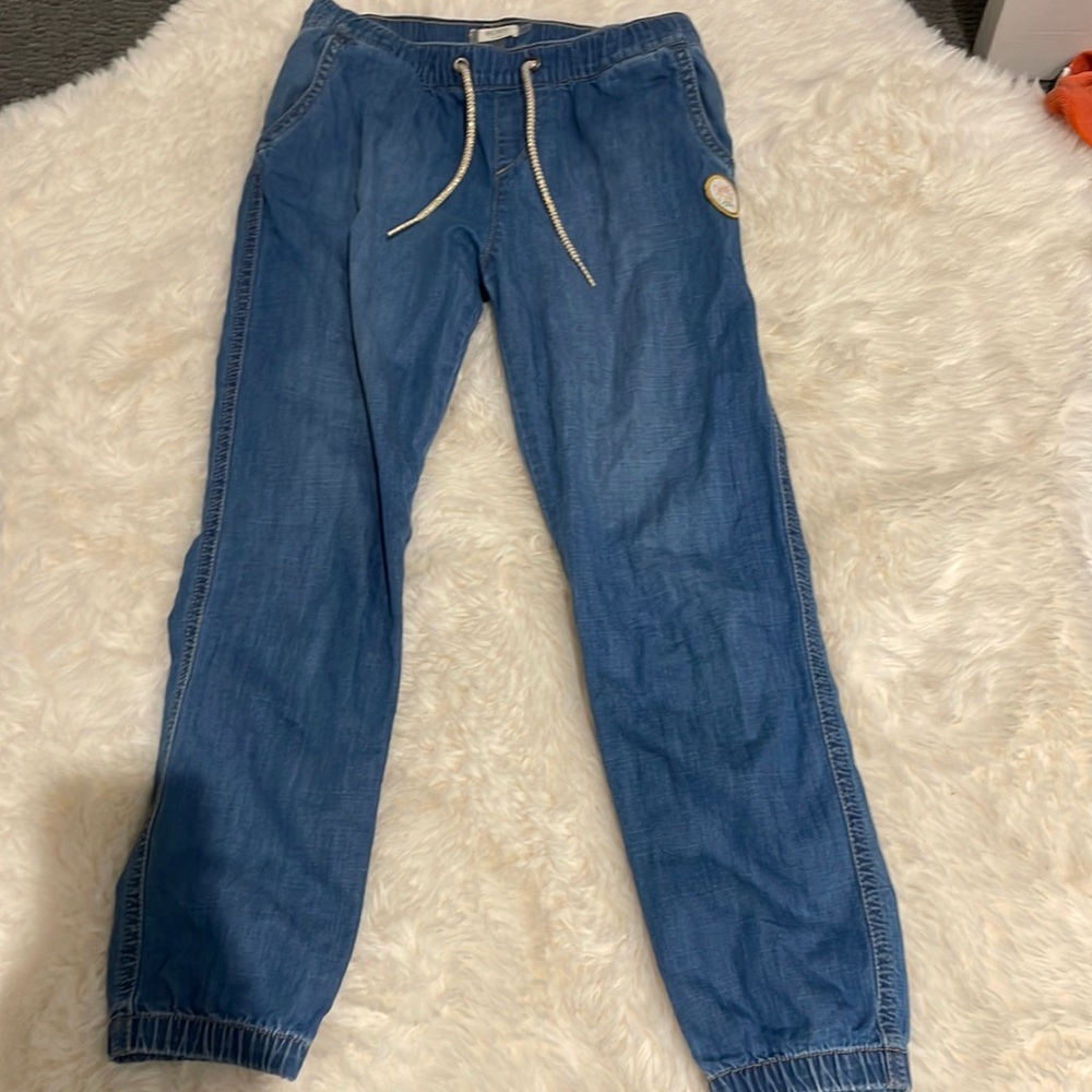 NEVER WORN stretchy roxy jeans